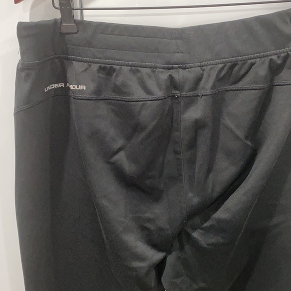 Gently worn black under Armour joggers. - Picture 5 of 5